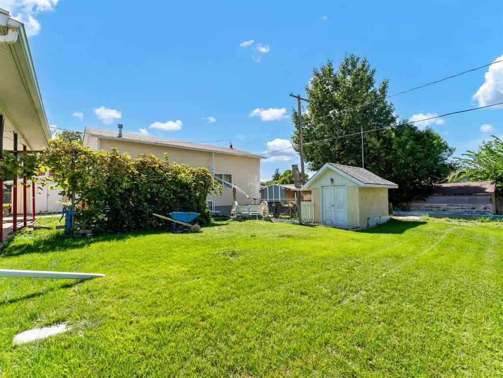 MLS® A2256175 - 1702 15 Avenue SE in Crestwood-Norwood Medicine Hat, Residential