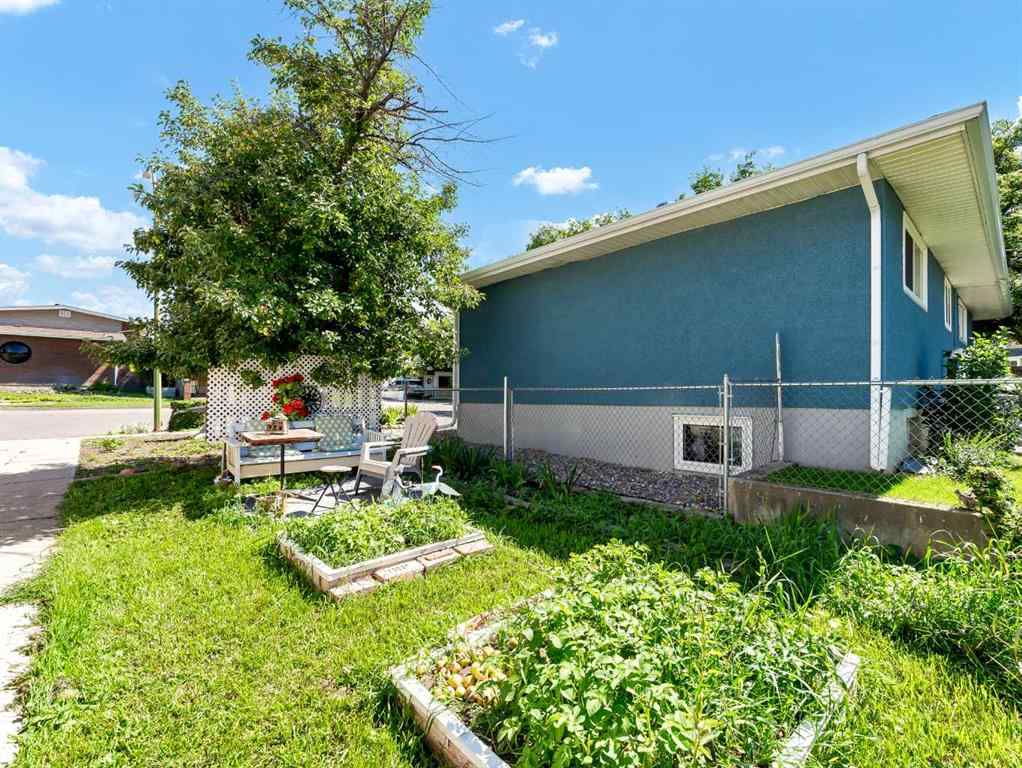 MLS® A2256175 - 1702 15 Avenue SE in Crestwood-Norwood Medicine Hat, Residential