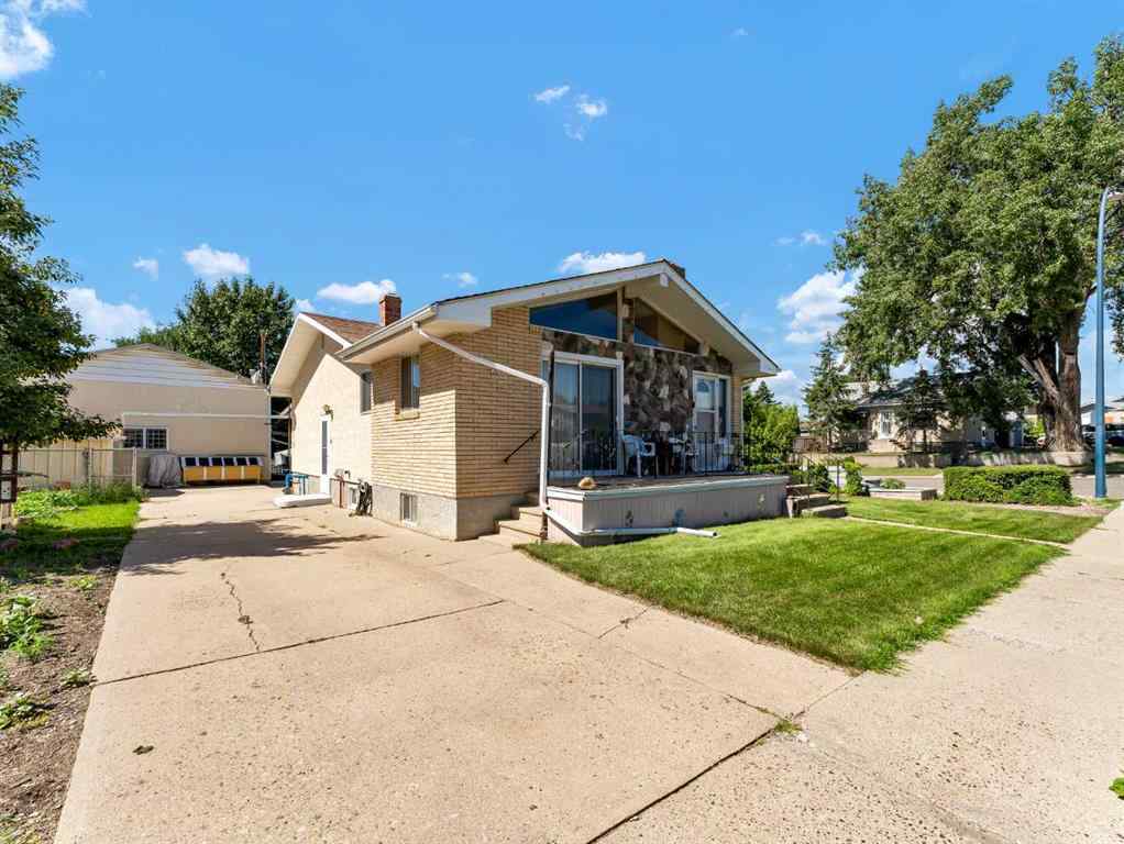 MLS® A2256175 - 1702 15 Avenue SE in Crestwood-Norwood Medicine Hat, Residential