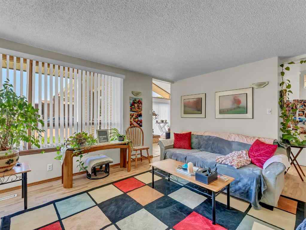 MLS® A2256175 - 1702 15 Avenue SE in Crestwood-Norwood Medicine Hat, Residential