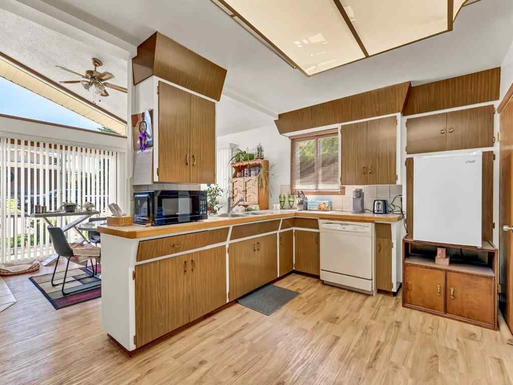 MLS® A2256175 - 1702 15 Avenue SE in Crestwood-Norwood Medicine Hat, Residential