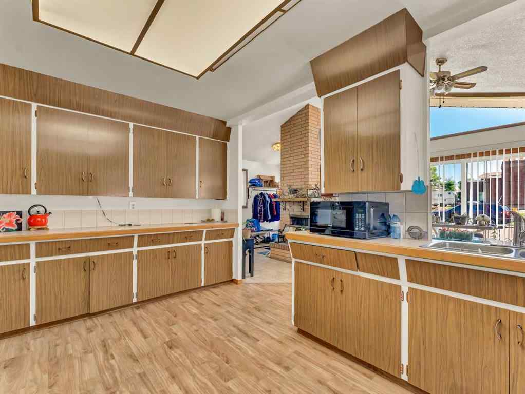 MLS® A2256175 - 1702 15 Avenue SE in Crestwood-Norwood Medicine Hat, Residential