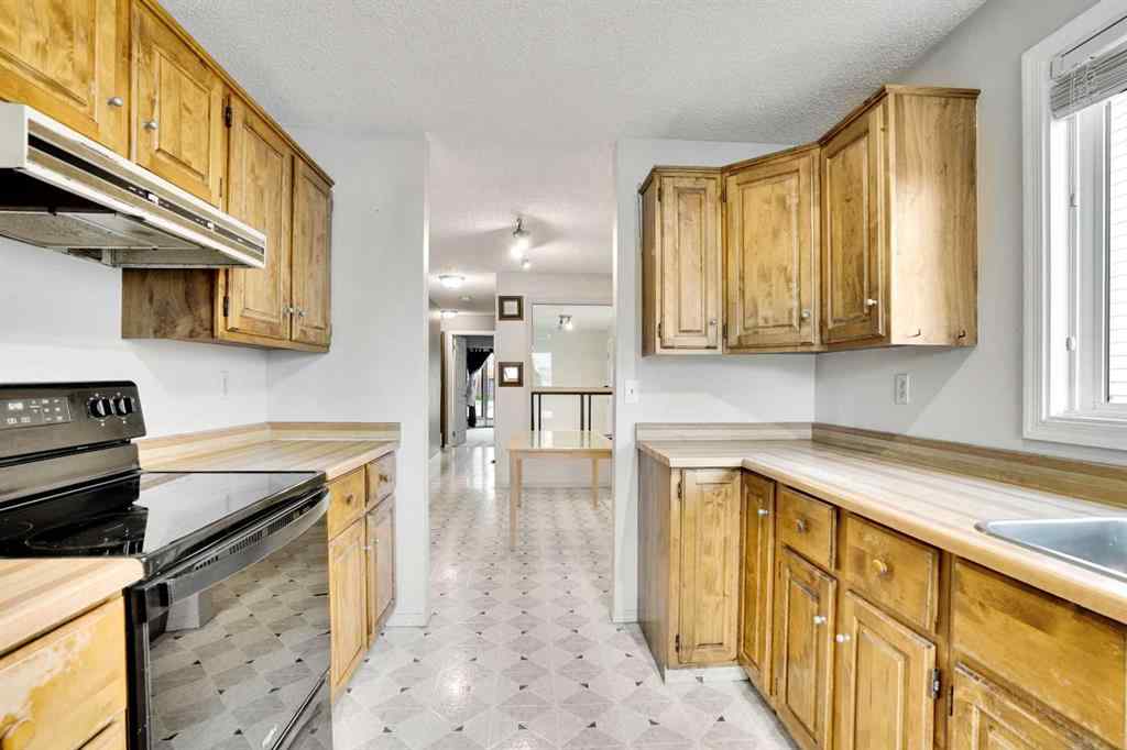 MLS® A2256176 - 7915 Ranchview Drive NW in Ranchlands Calgary, Residential