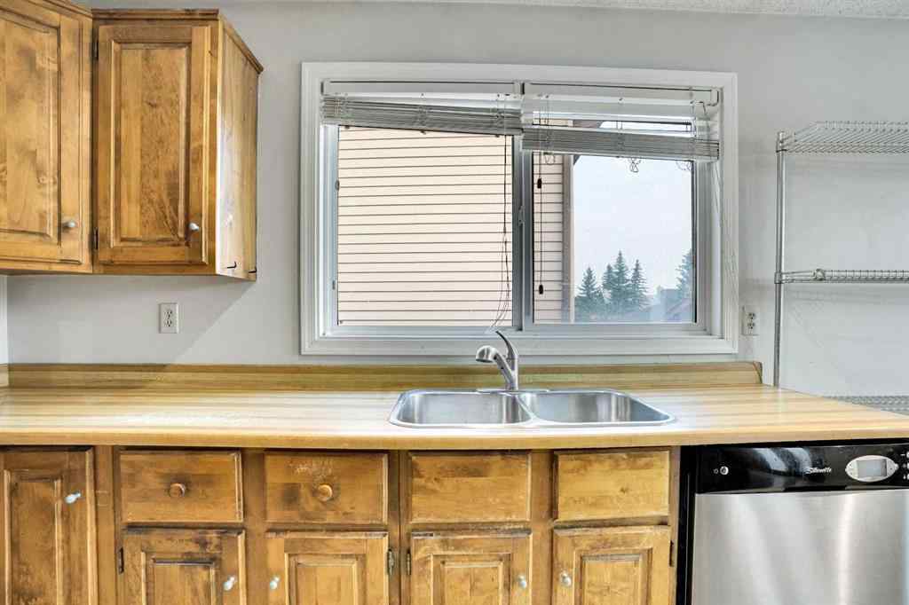 MLS® A2256176 - 7915 Ranchview Drive NW in Ranchlands Calgary, Residential