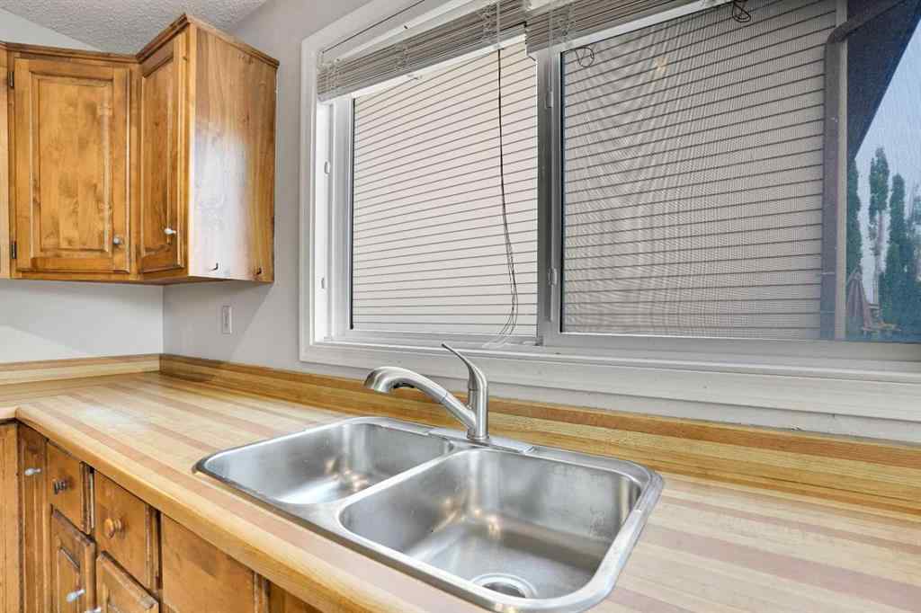 MLS® A2256176 - 7915 Ranchview Drive NW in Ranchlands Calgary, Residential
