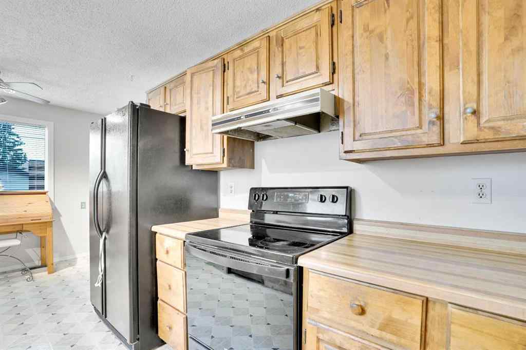 MLS® A2256176 - 7915 Ranchview Drive NW in Ranchlands Calgary, Residential