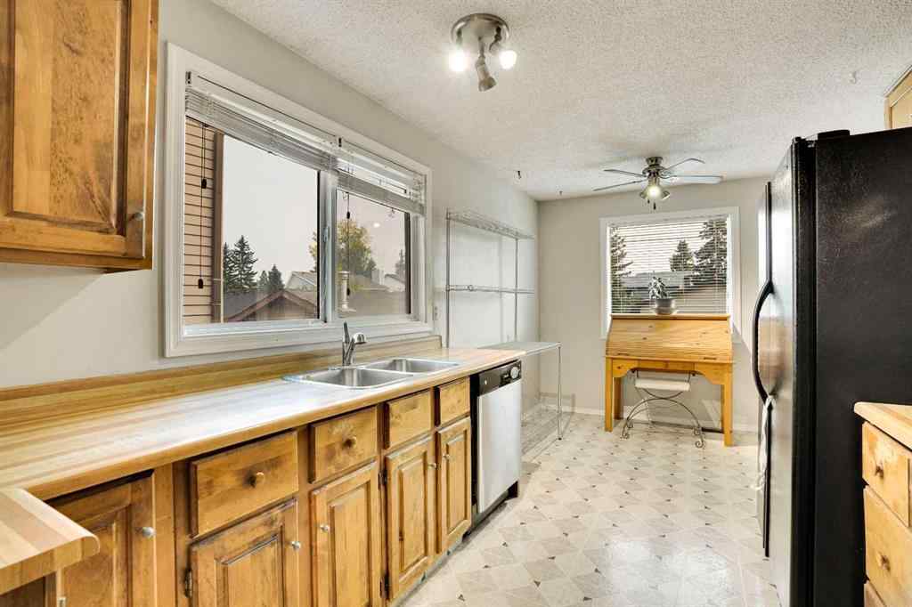 MLS® A2256176 - 7915 Ranchview Drive NW in Ranchlands Calgary, Residential