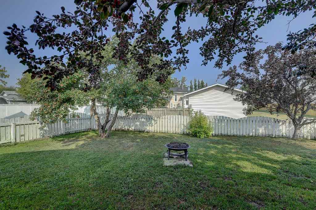 MLS® A2256177 - 9762 71 Avenue  in South Patterson Place Grande Prairie, Residential
