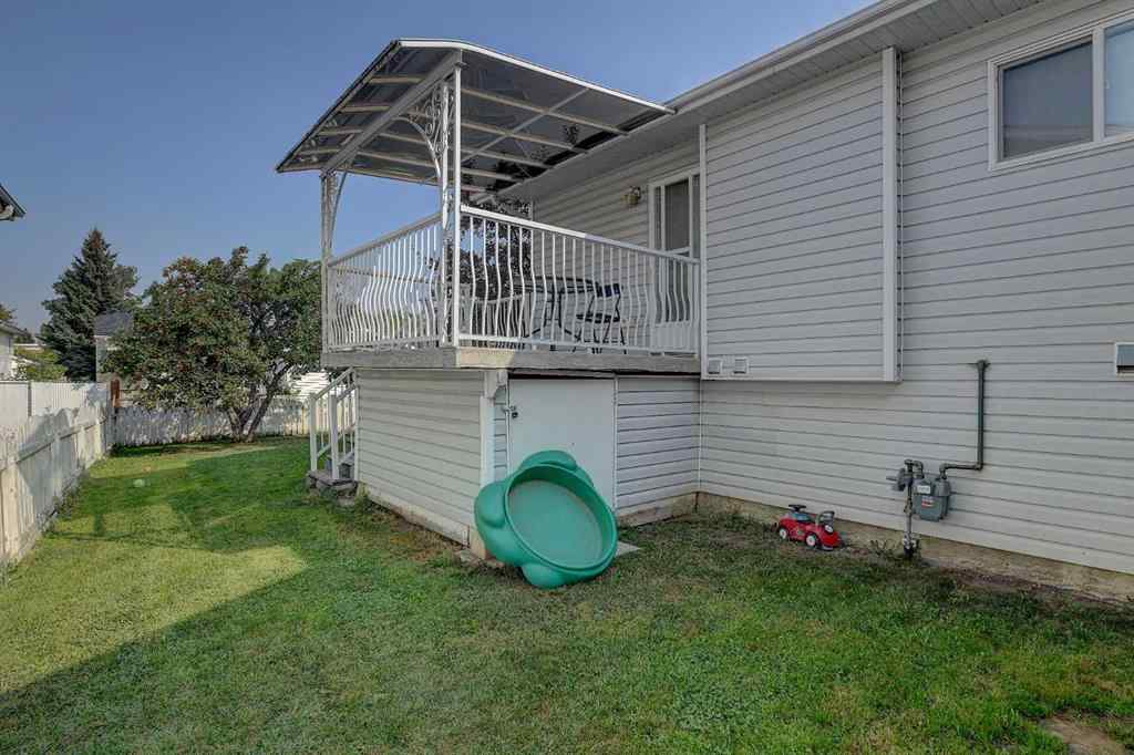 MLS® A2256177 - 9762 71 Avenue  in South Patterson Place Grande Prairie, Residential