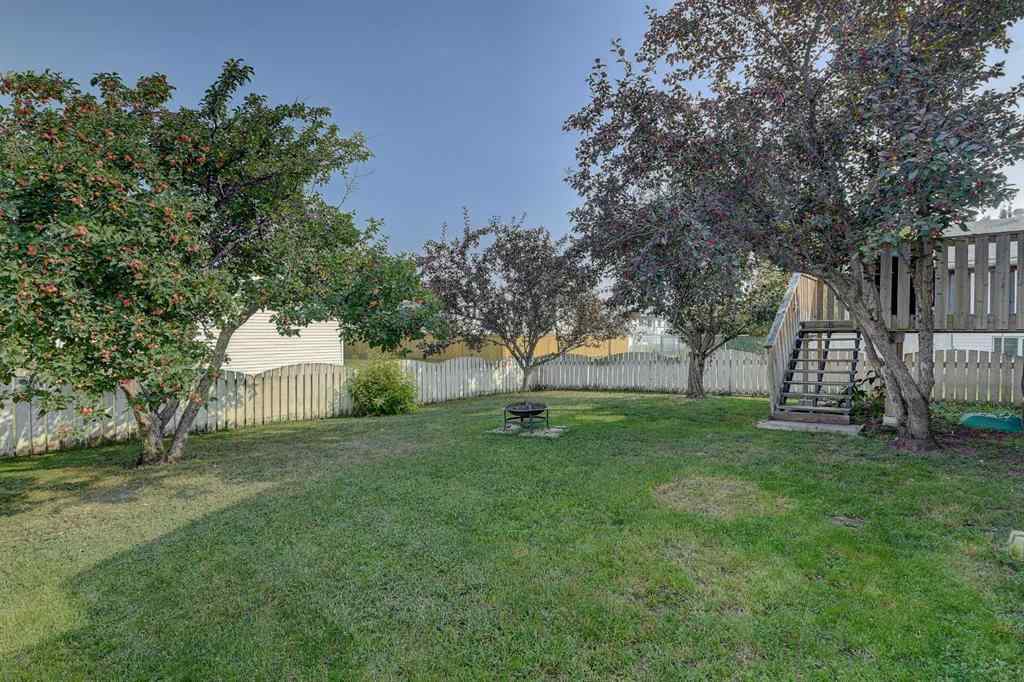 MLS® A2256177 - 9762 71 Avenue  in South Patterson Place Grande Prairie, Residential