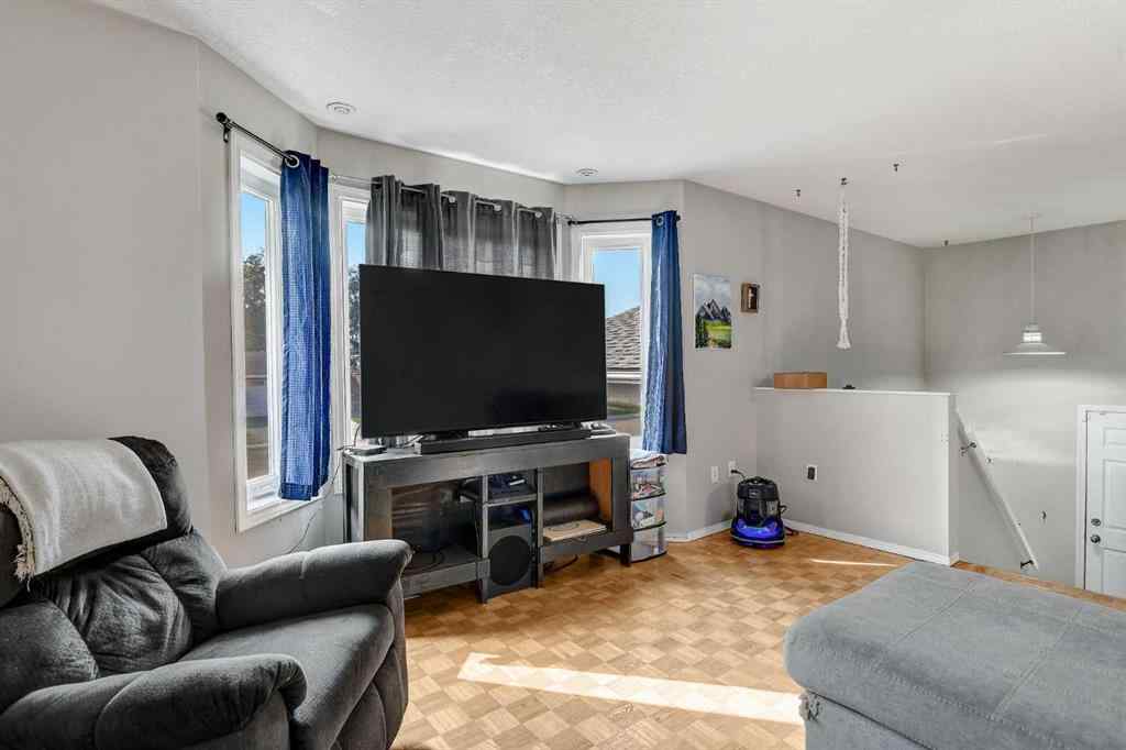 MLS® A2256177 - 9762 71 Avenue  in South Patterson Place Grande Prairie, Residential