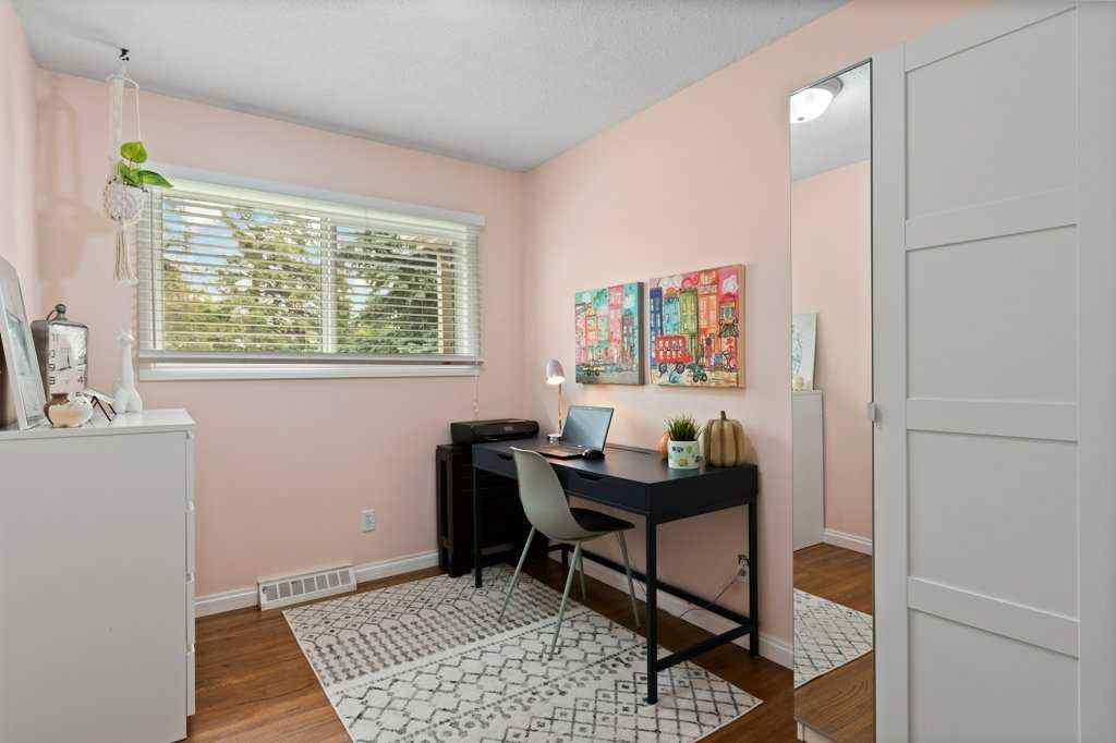 MLS® A2256190 - 9919 Walrond Road SE in Willow Park Calgary, Residential