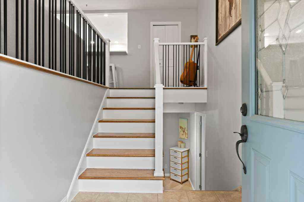 MLS® A2256190 - 9919 Walrond Road SE in Willow Park Calgary, Residential