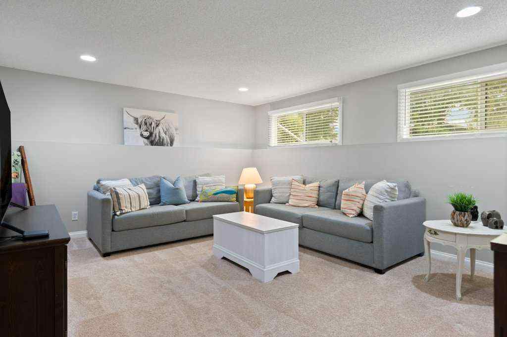 MLS® A2256190 - 9919 Walrond Road SE in Willow Park Calgary, Residential