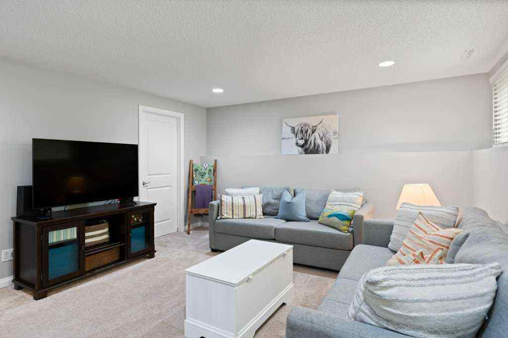 MLS® A2256190 - 9919 Walrond Road SE in Willow Park Calgary, Residential