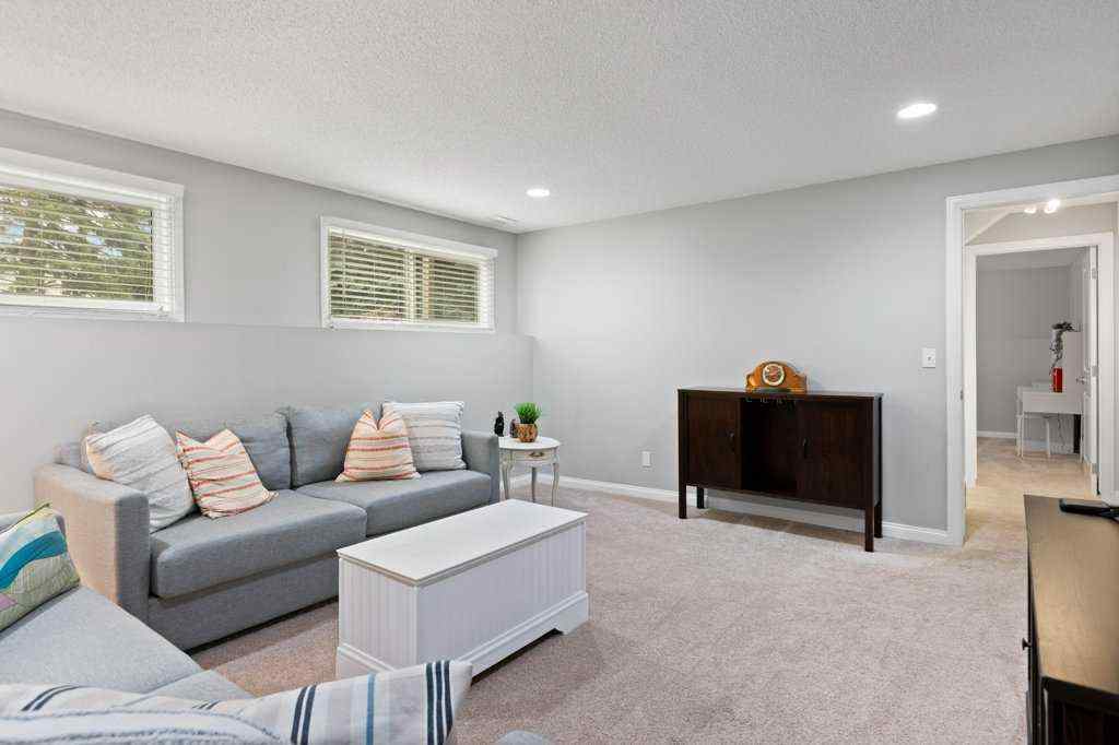 MLS® A2256190 - 9919 Walrond Road SE in Willow Park Calgary, Residential