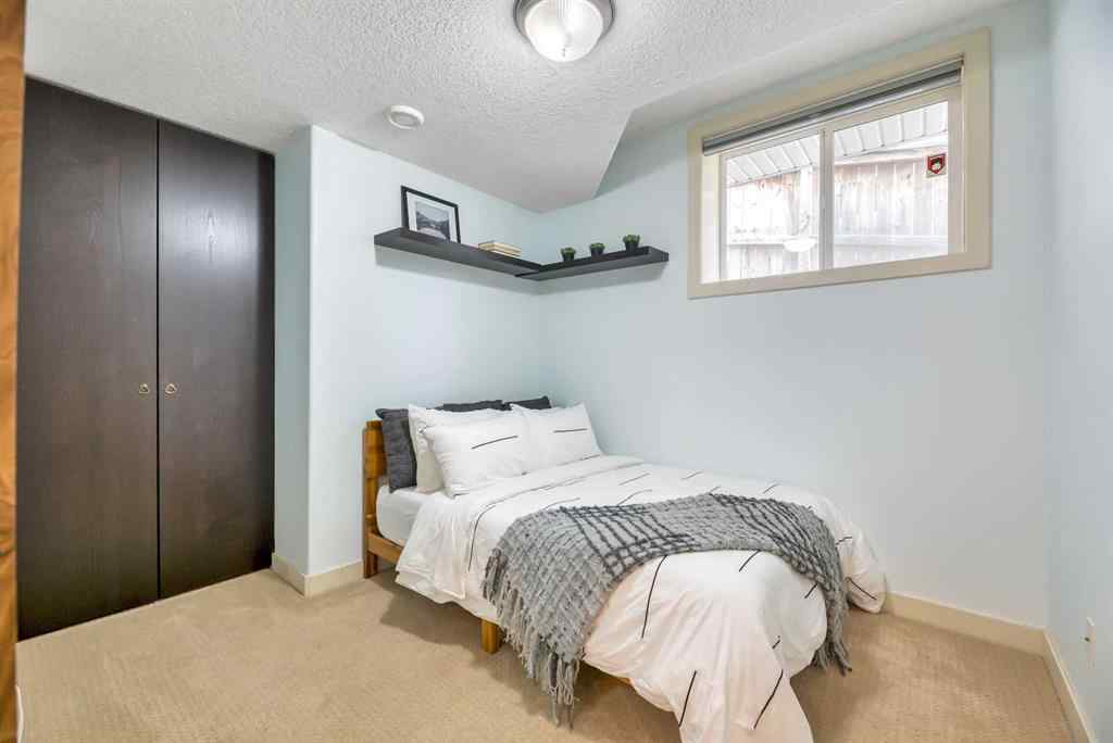 MLS® A2256191 - 39 Crestridge Way SW in Crestmont Calgary, Residential