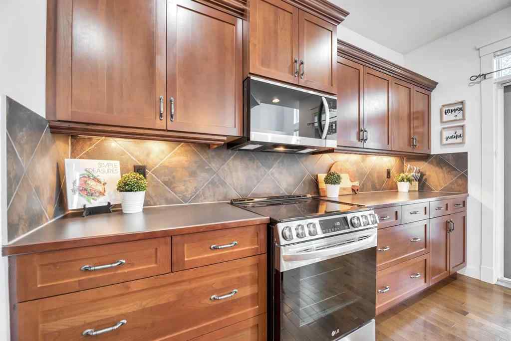 MLS® A2256191 - 39 Crestridge Way SW in Crestmont Calgary, Residential