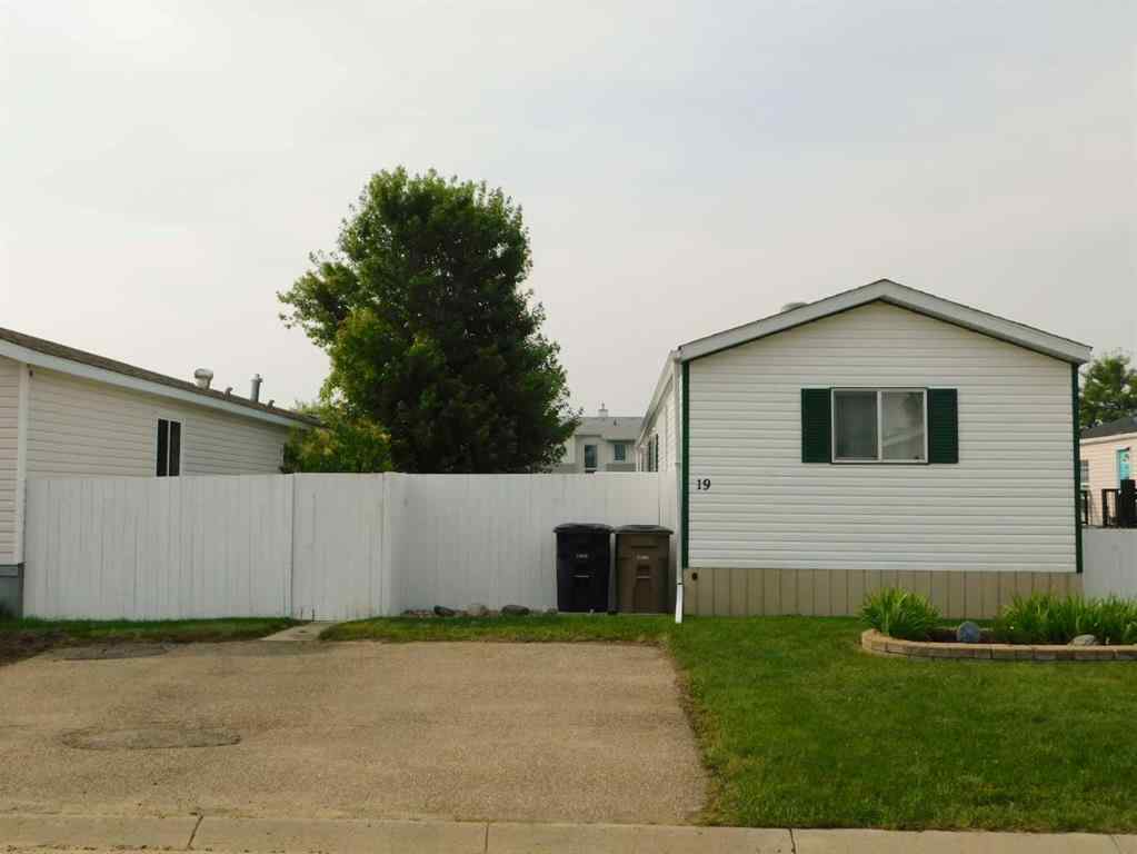 MLS® A2256192 - 19 Meadow Lake Gate  in Meadow Lake Brooks, Residential