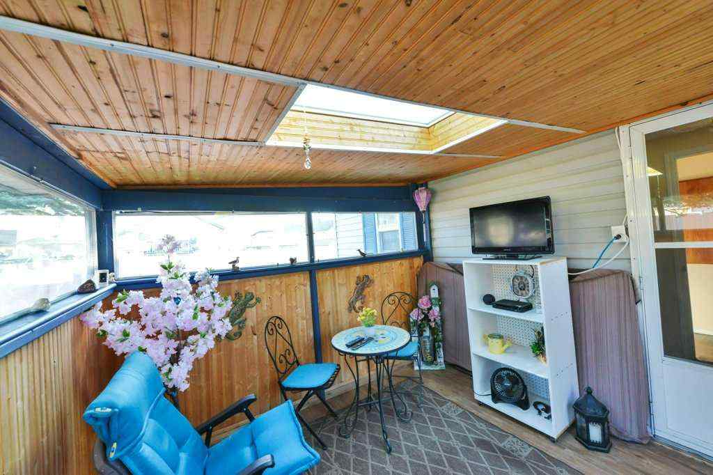 MLS® A2256194 - 2150 Danielle Drive  in Davenport Red Deer, Mobile