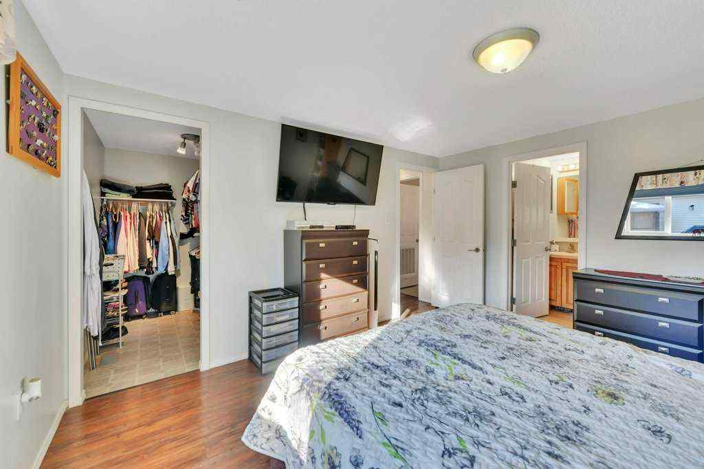 MLS® A2256194 - 2150 Danielle Drive  in Davenport Red Deer, Mobile
