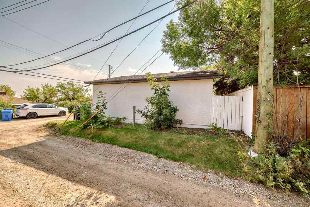 MLS® A2256197 - 2412 17 Avenue SW in Scarboro/Sunalta West Calgary, Residential