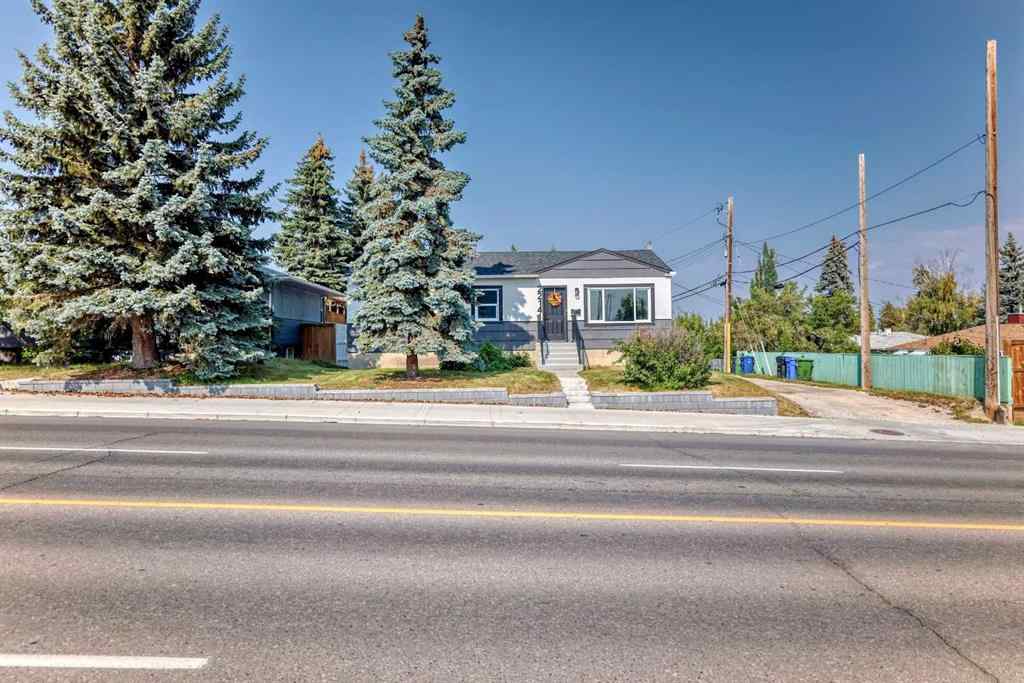 MLS® A2256197 - 2412 17 Avenue SW in Scarboro/Sunalta West Calgary, Residential