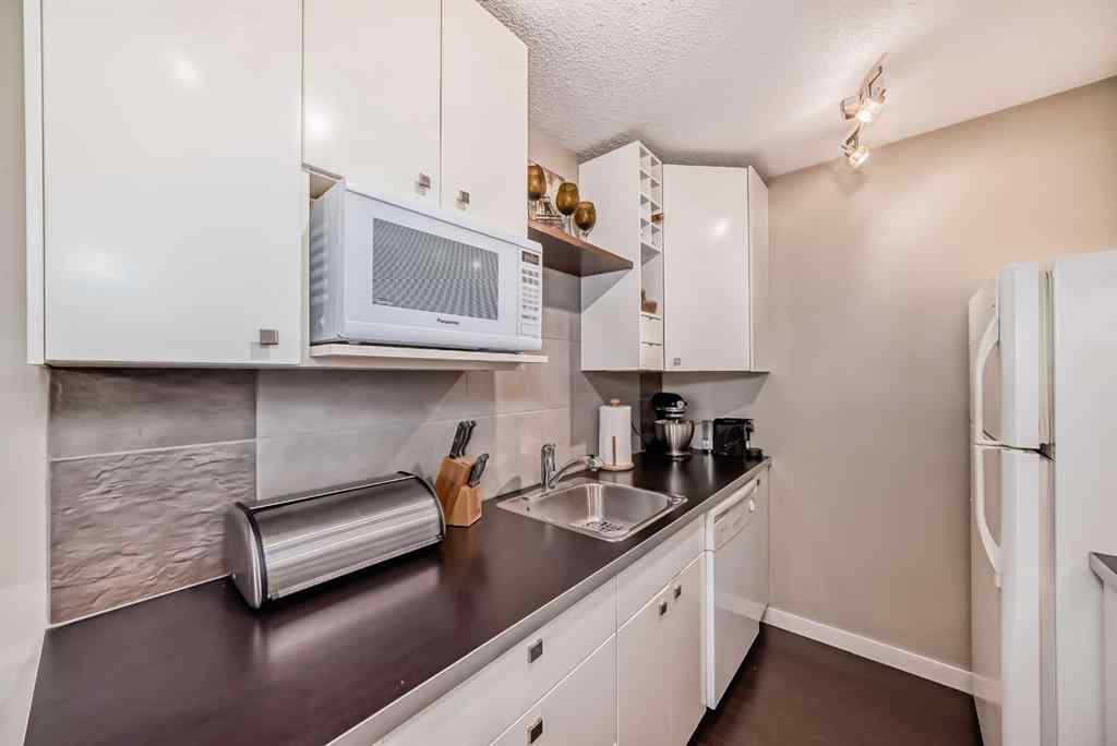 MLS® A2256198 - 554 Whitehill Place NE in Whitehorn Calgary, Residential