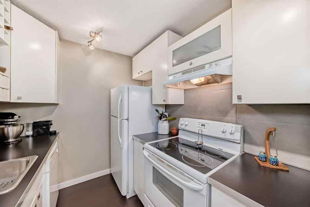 MLS® A2256198 - 554 Whitehill Place NE in Whitehorn Calgary, Residential