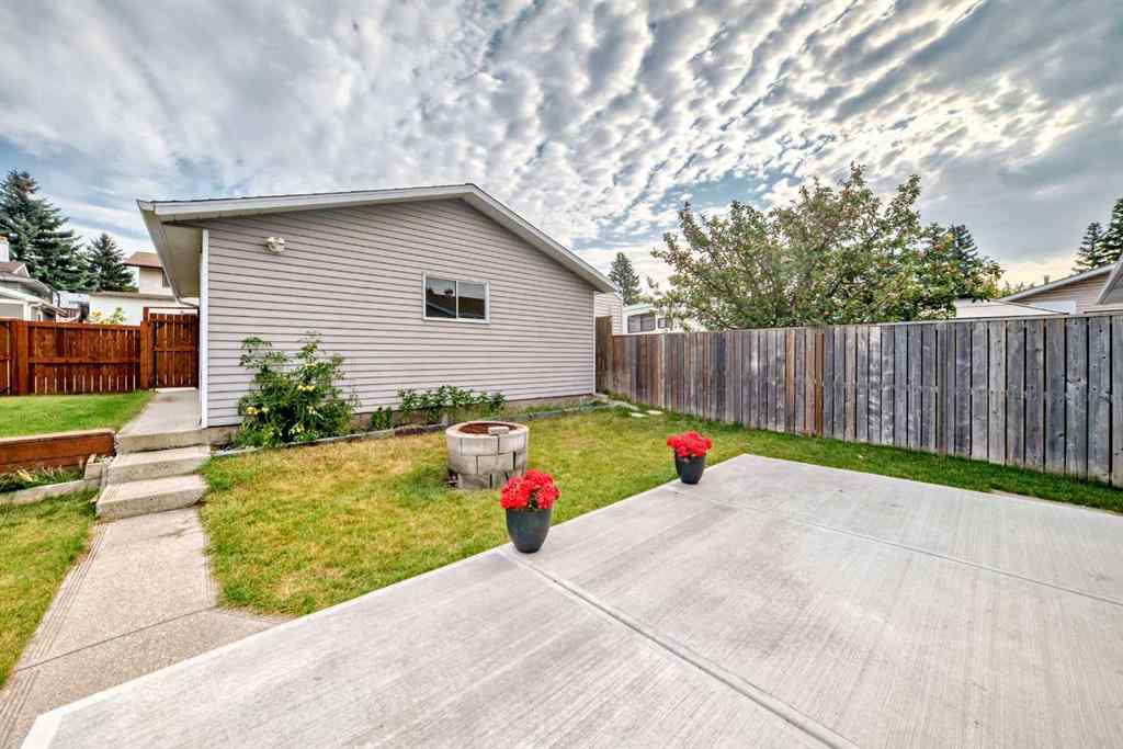 MLS® A2256200 - 424 Rundlehill Way NE in Rundle Calgary, Residential