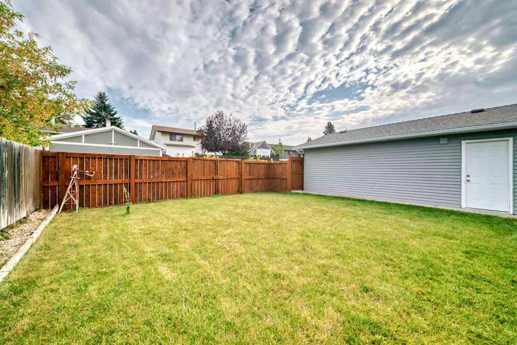 MLS® A2256200 - 424 Rundlehill Way NE in Rundle Calgary, Residential