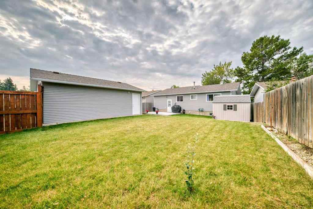 MLS® A2256200 - 424 Rundlehill Way NE in Rundle Calgary, Residential