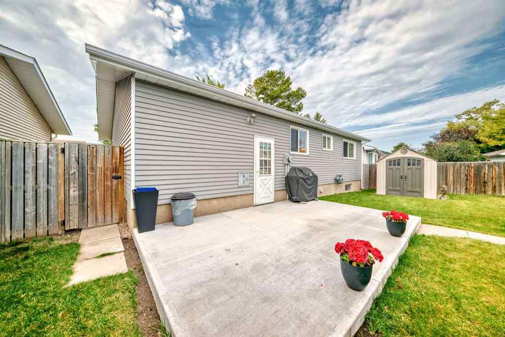 MLS® A2256200 - 424 Rundlehill Way NE in Rundle Calgary, Residential
