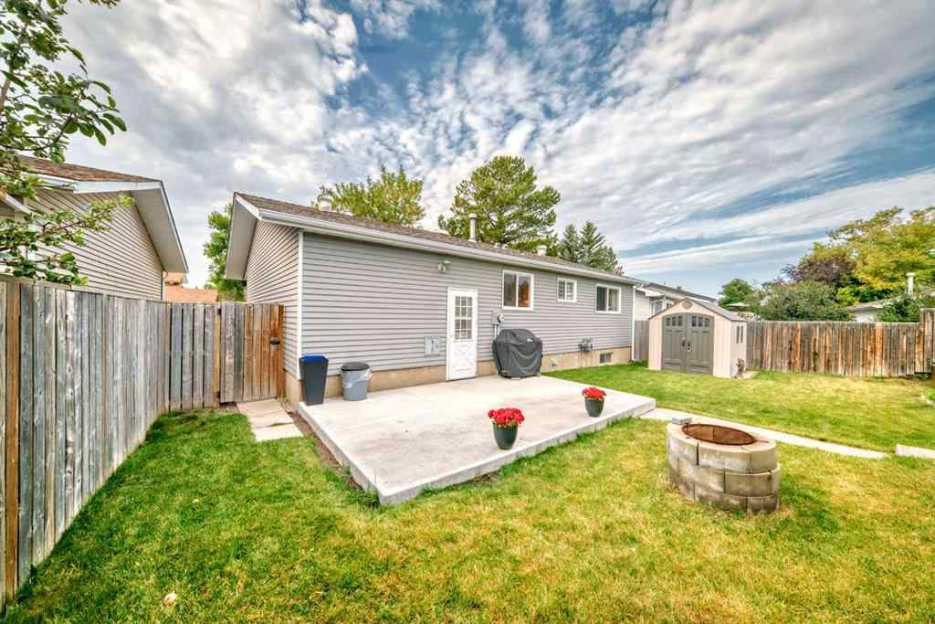 MLS® A2256200 - 424 Rundlehill Way NE in Rundle Calgary, Residential