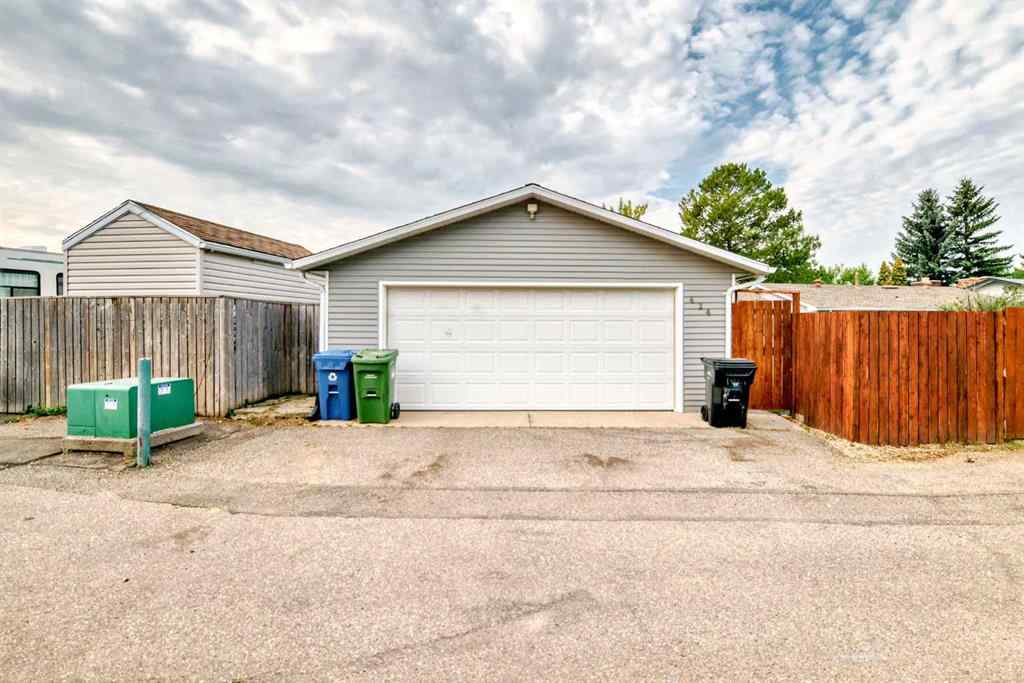 MLS® A2256200 - 424 Rundlehill Way NE in Rundle Calgary, Residential
