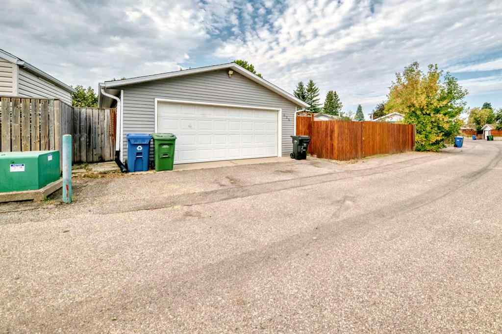 MLS® A2256200 - 424 Rundlehill Way NE in Rundle Calgary, Residential