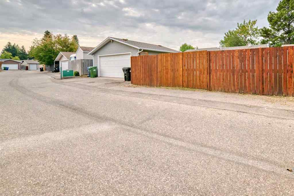 MLS® A2256200 - 424 Rundlehill Way NE in Rundle Calgary, Residential