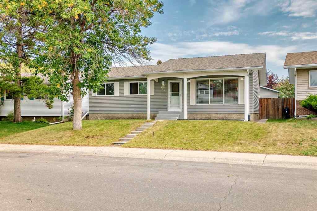 MLS® A2256200 - 424 Rundlehill Way NE in Rundle Calgary, Residential