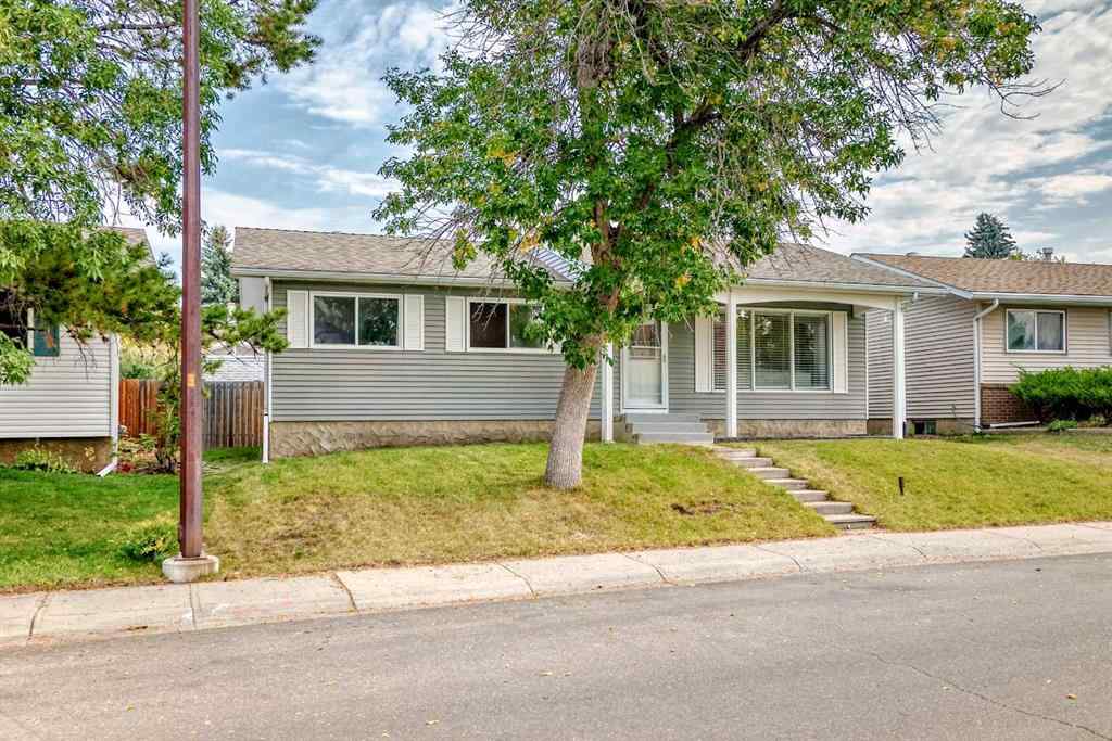 MLS® A2256200 - 424 Rundlehill Way NE in Rundle Calgary, Residential