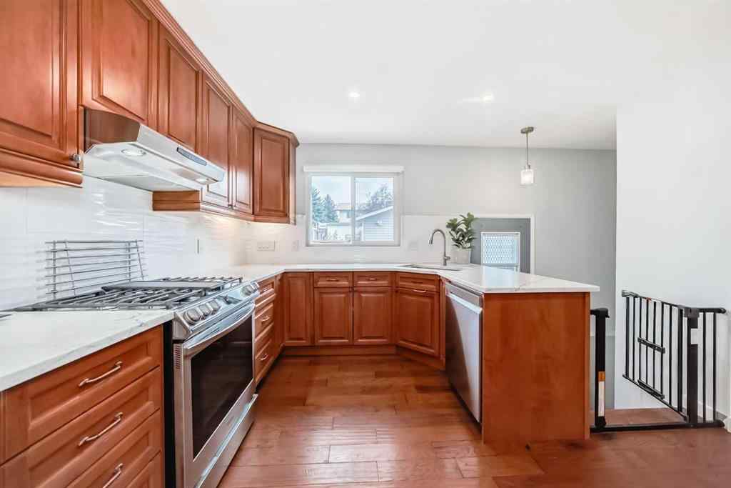 MLS® A2256200 - 424 Rundlehill Way NE in Rundle Calgary, Residential