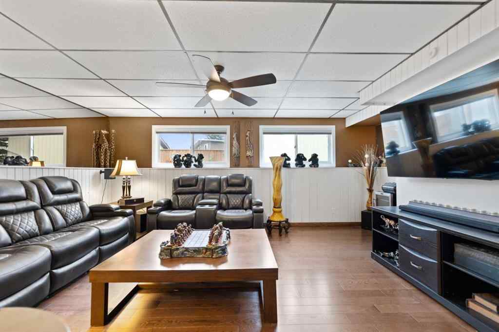 MLS® A2256201 - 6024 28 Avenue NE in Pineridge Calgary, Residential