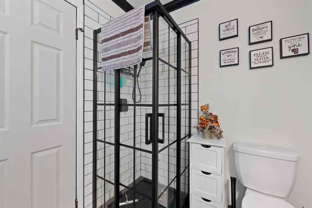 MLS® A2256201 - 6024 28 Avenue NE in Pineridge Calgary, Residential