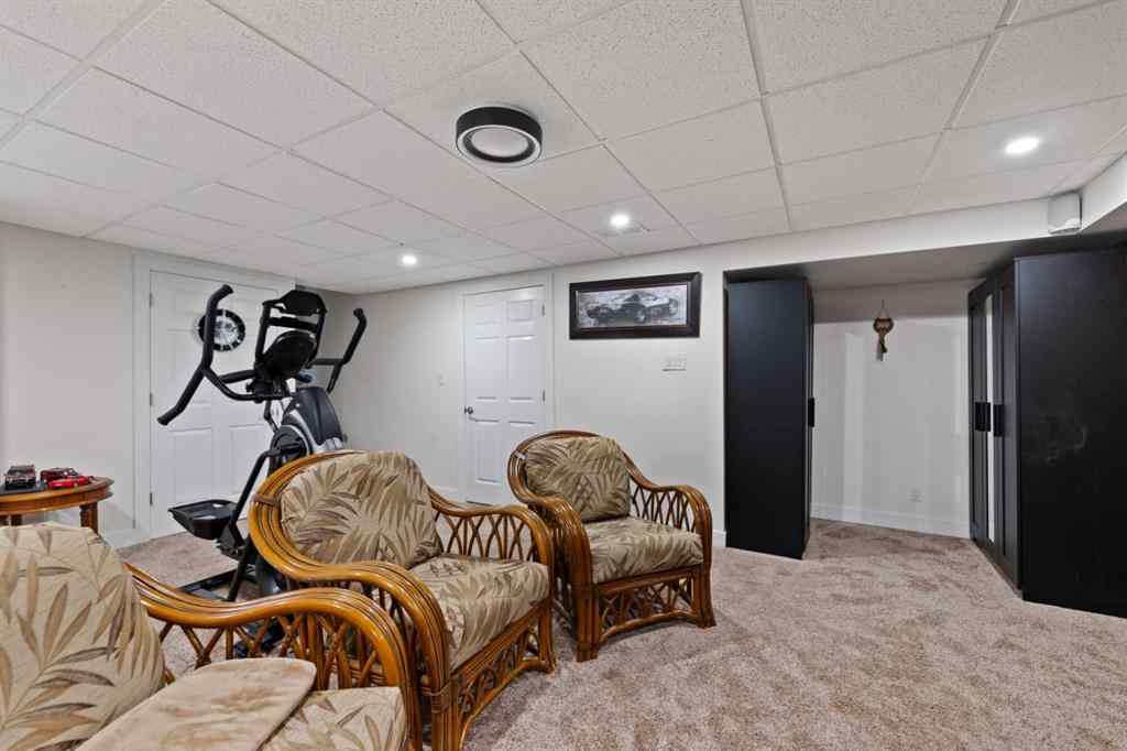 MLS® A2256201 - 6024 28 Avenue NE in Pineridge Calgary, Residential