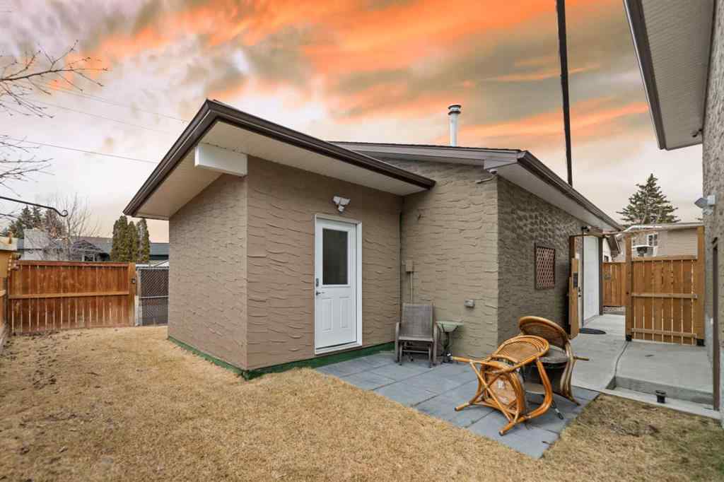 MLS® A2256201 - 6024 28 Avenue NE in Pineridge Calgary, Residential