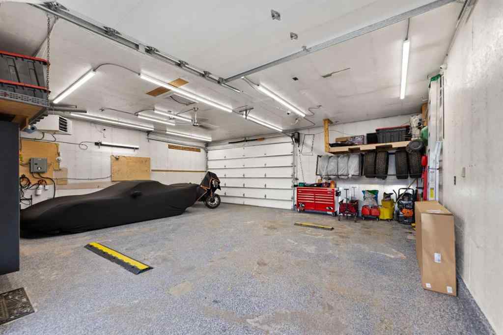 MLS® A2256201 - 6024 28 Avenue NE in Pineridge Calgary, Residential