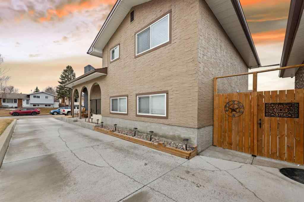 MLS® A2256201 - 6024 28 Avenue NE in Pineridge Calgary, Residential