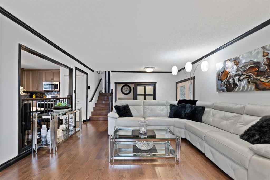 MLS® A2256201 - 6024 28 Avenue NE in Pineridge Calgary, Residential