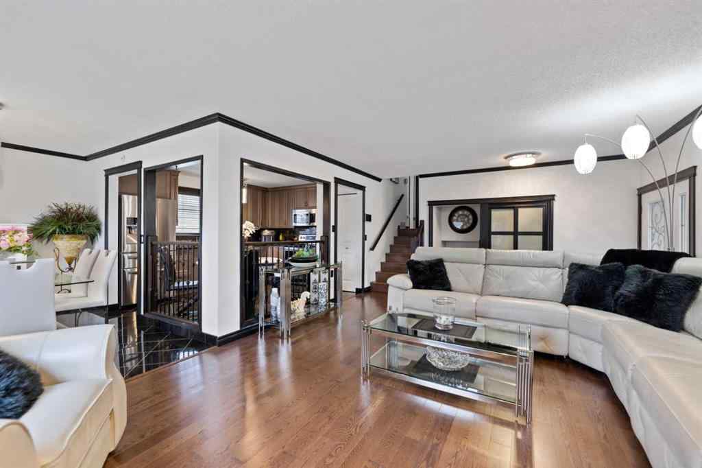 MLS® A2256201 - 6024 28 Avenue NE in Pineridge Calgary, Residential