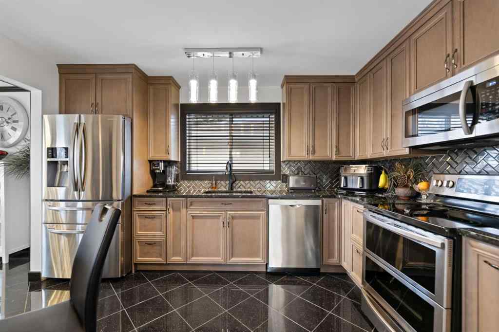 MLS® A2256201 - 6024 28 Avenue NE in Pineridge Calgary, Residential