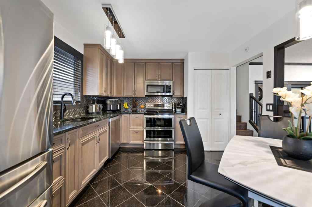 MLS® A2256201 - 6024 28 Avenue NE in Pineridge Calgary, Residential